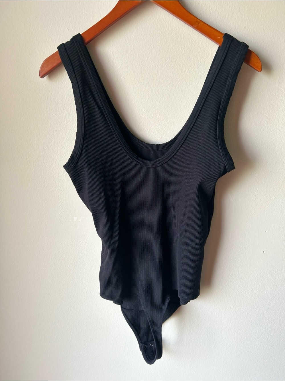 ABERCROMBIE & FITCH Black Ribbed Scoop Neck Bodysuit Size Large - Picture 7 of 8